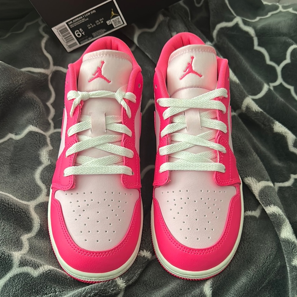 Jordan 1 lows - Pink and White